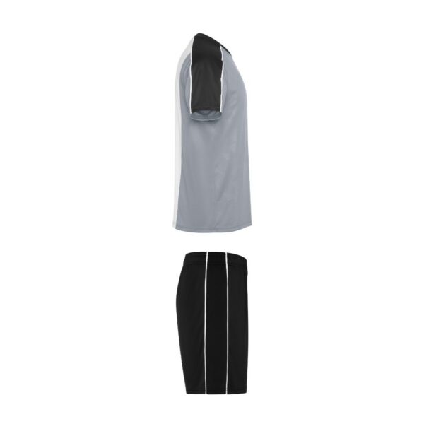 Set sportivo con T-shirt a maniche corte - vista 3