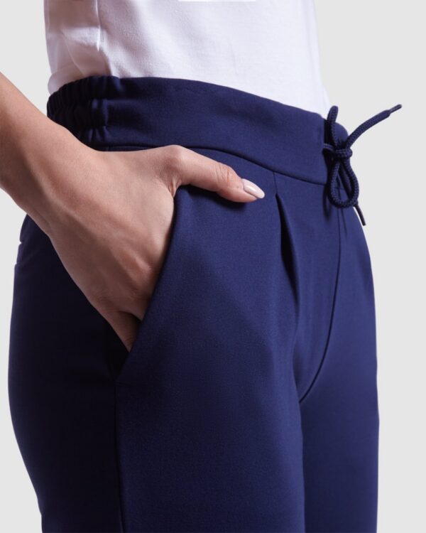 Pantalone in tessuto stretch con girovita elasticizzato - dettaglio 1