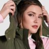 Gilet imbottito da donna con cappuccio rimovibile - dettaglio 1