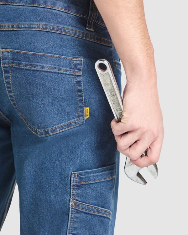 Pantaloni lunghi multitasche in denim con cuciture - dettaglio 1