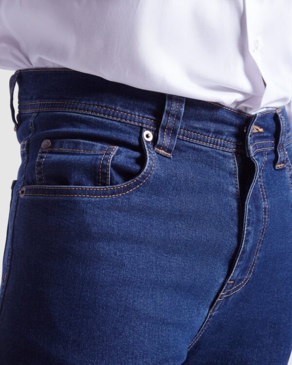 Jeans da uomo in denim dalla vestibilità - dettaglio 1