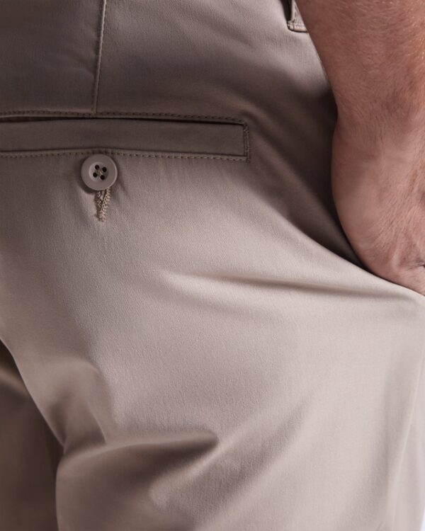 Pantalone a taglio chino - dettaglio 2